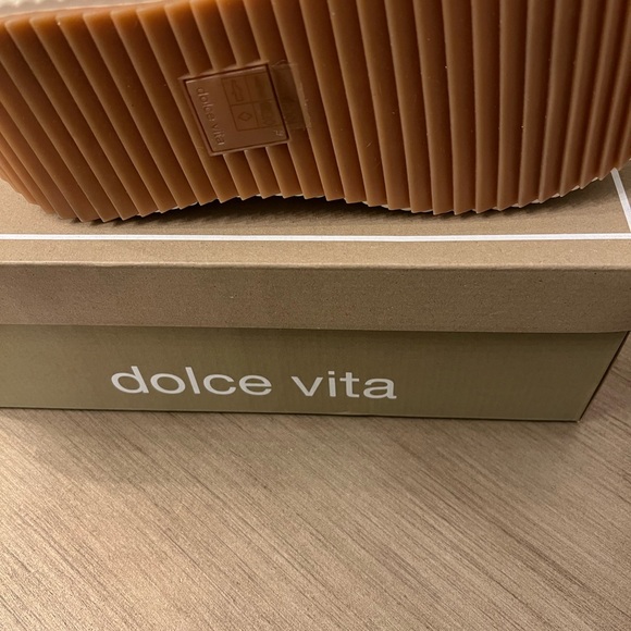 Dolce Vita Dolen Sneakers - Picture 5 of 5